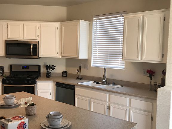 Lovely kitchen to entertain