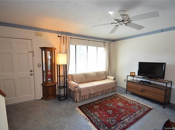 4th image of 419 E Broad St #D