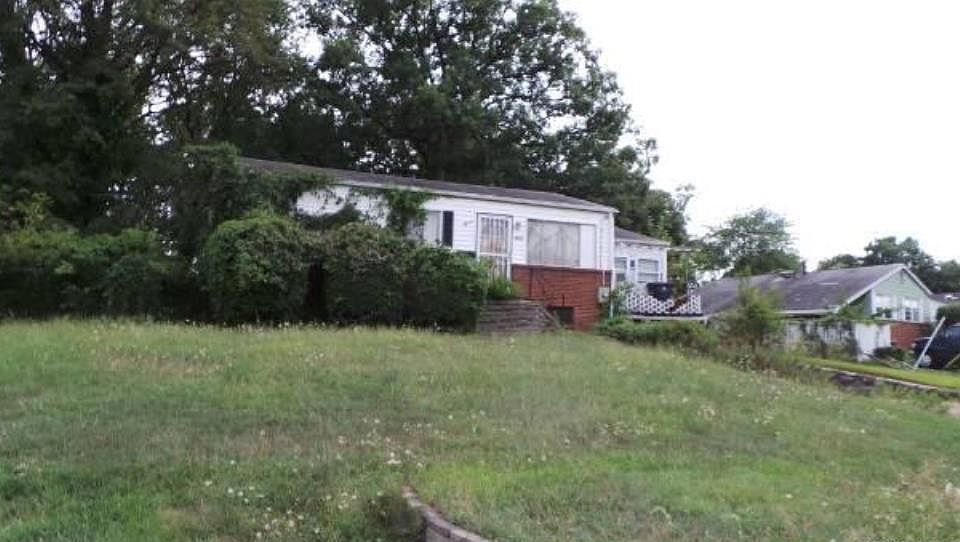 2nd image of 1611 Birchwood Dr