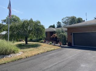 50 Deerfield Rd, Somerset, NJ 08873