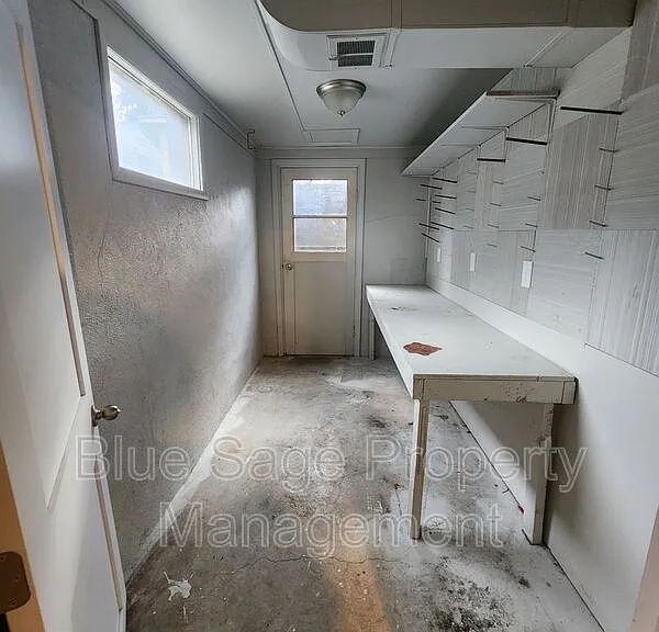 812 W 13th St — Photo 20