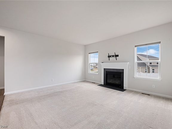 4th image of 6811 Harrington Court Ave NE
