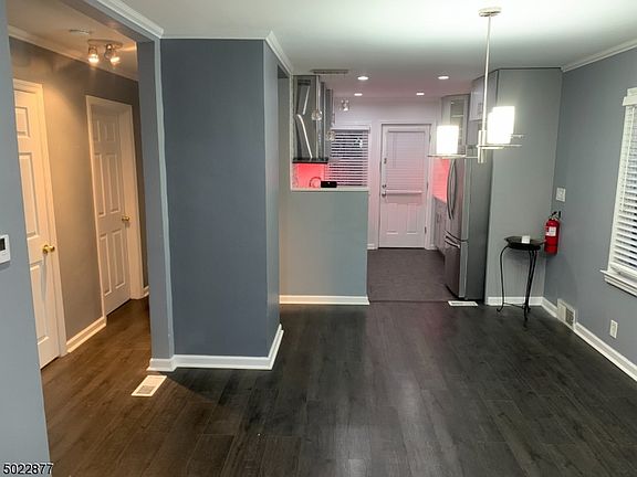 4th image of 168 Beech St