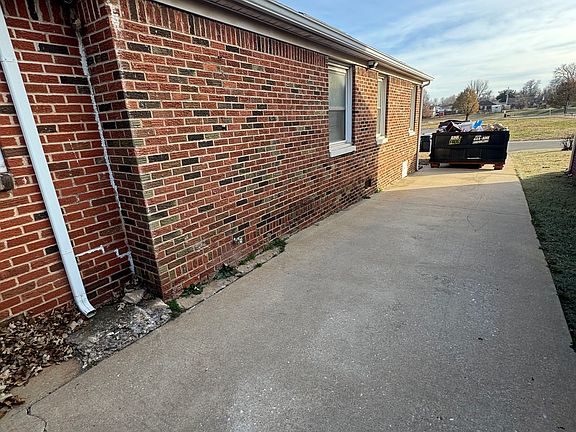 2nd image of 2241 NE 19th St