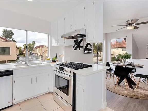 kitchen / dining area