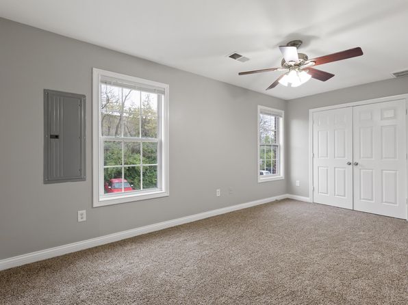 lexington-kentucky-446956486 picture