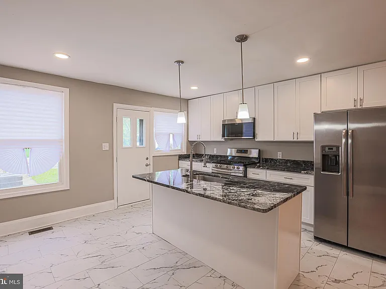 130 Reedbird Ave — Photo 1