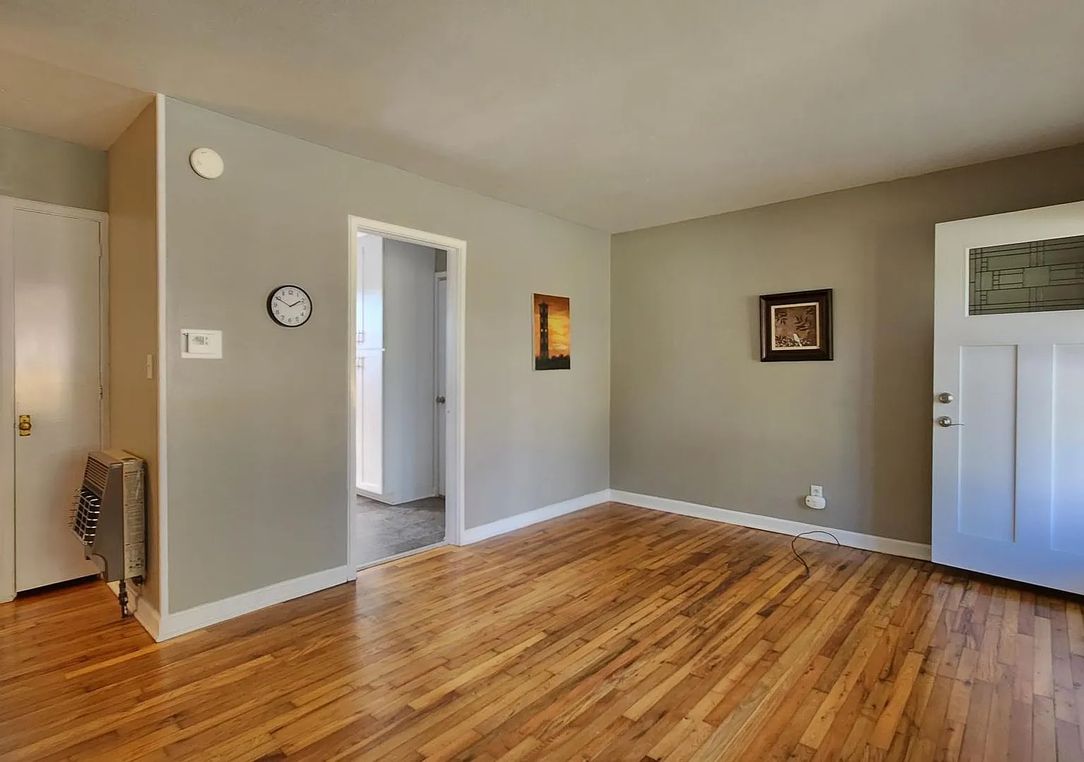 Newly Renovated Sapphire Manor Condo — Photo 3