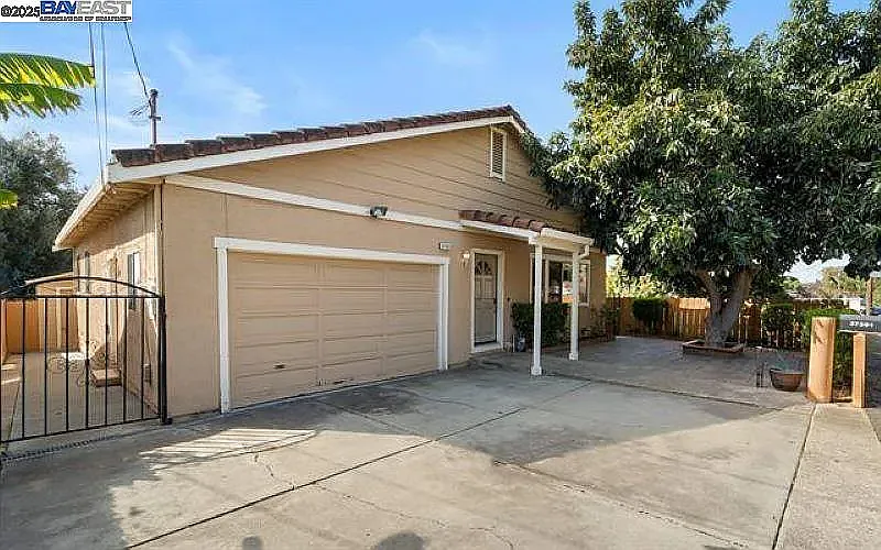 4 bed, 1465 sqft, $4,300 — Photo 2