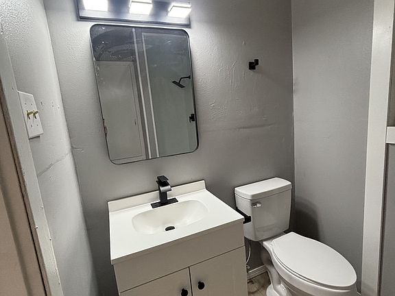 3rd image of 822 Main St #6E