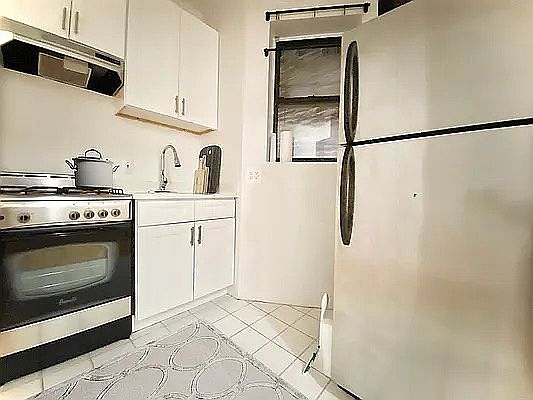 2nd image of 310 W 49th St APT 2D