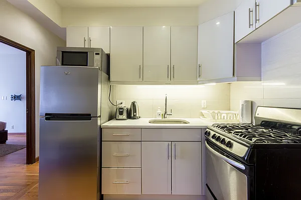 Rented by Townhouse Apartments | media 16