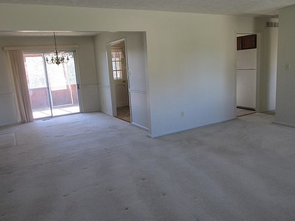 4th image of 1820 Hopemont Ct
