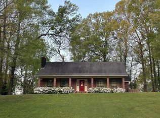 106 Brookwood Dr, Vicksburg, MS 39183