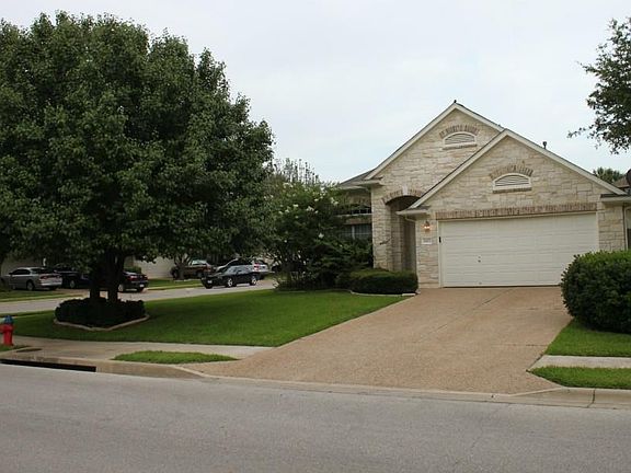 2nd image of 1903 Wood Glen Dr