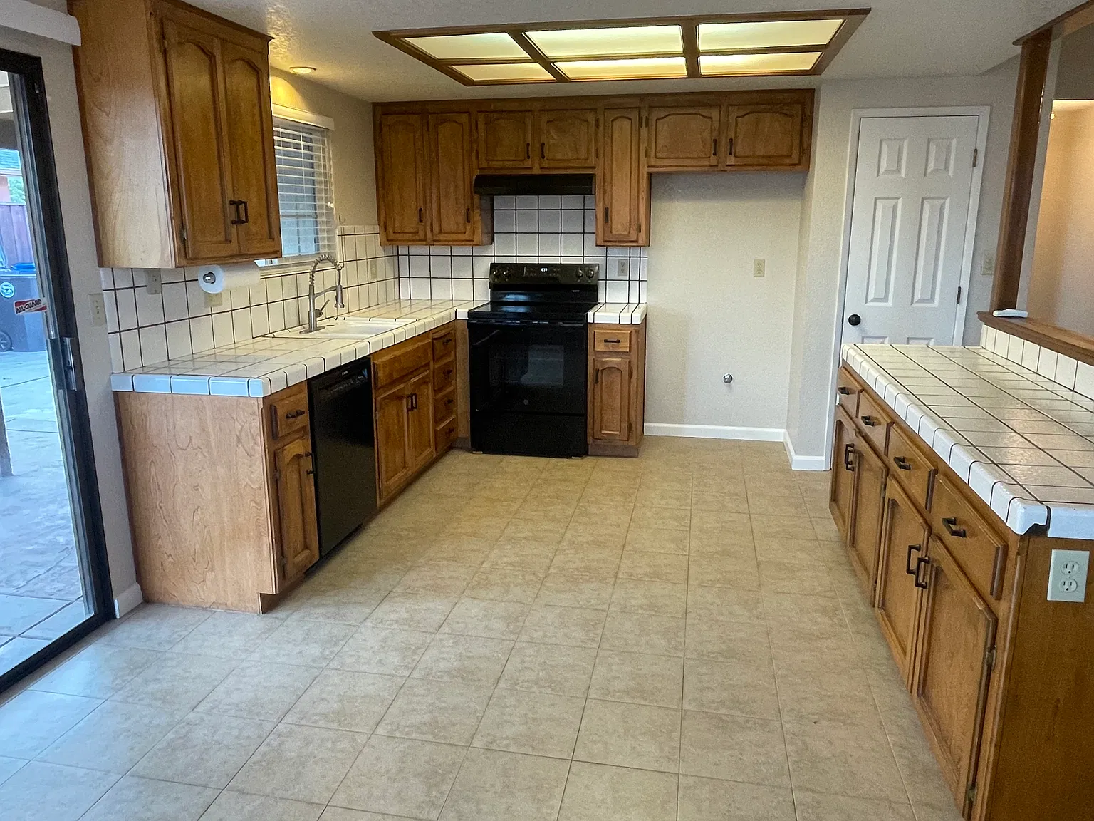 3 bed, 1242 sqft, $2,400 — Photo 3