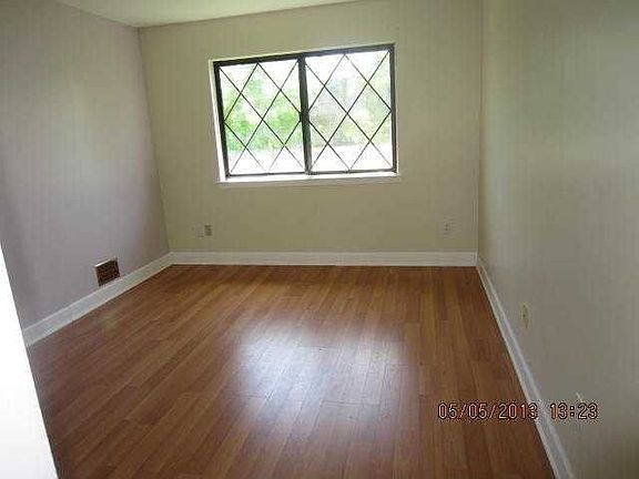 5th image of 15 Buckingham Ct #15