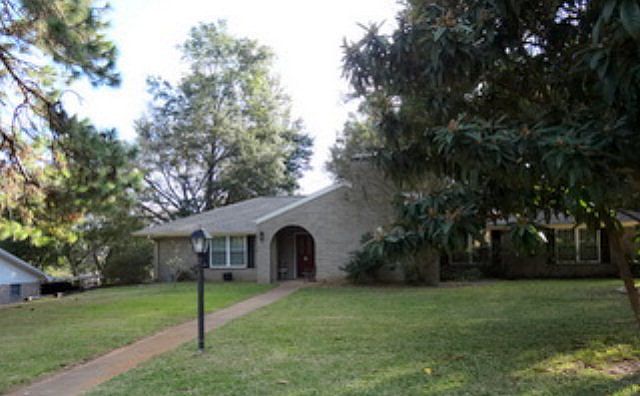1st image of 6 Meadowbrook Dr