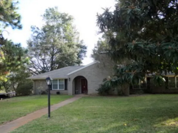 6 Meadowbrook Dr, Palestine, TX 75803