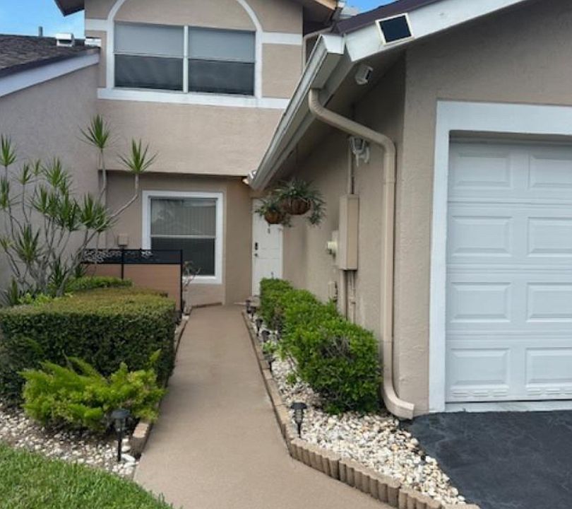 1st image of 1244 W Lakes Dr
