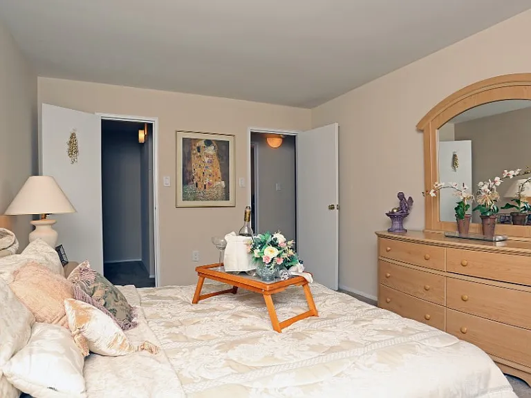 Heatherwood Apartments — Photo 2