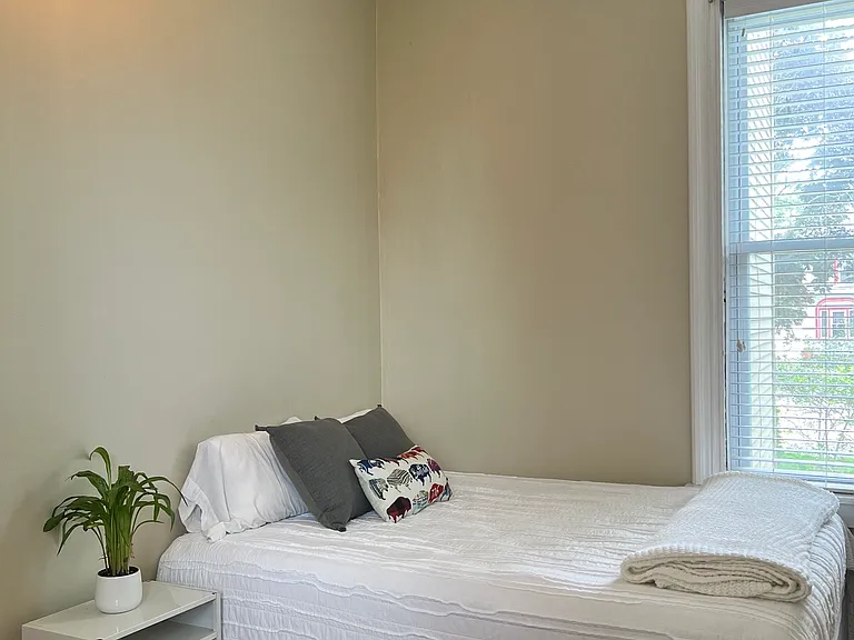 496 Porter Ave #1 — Photo 5