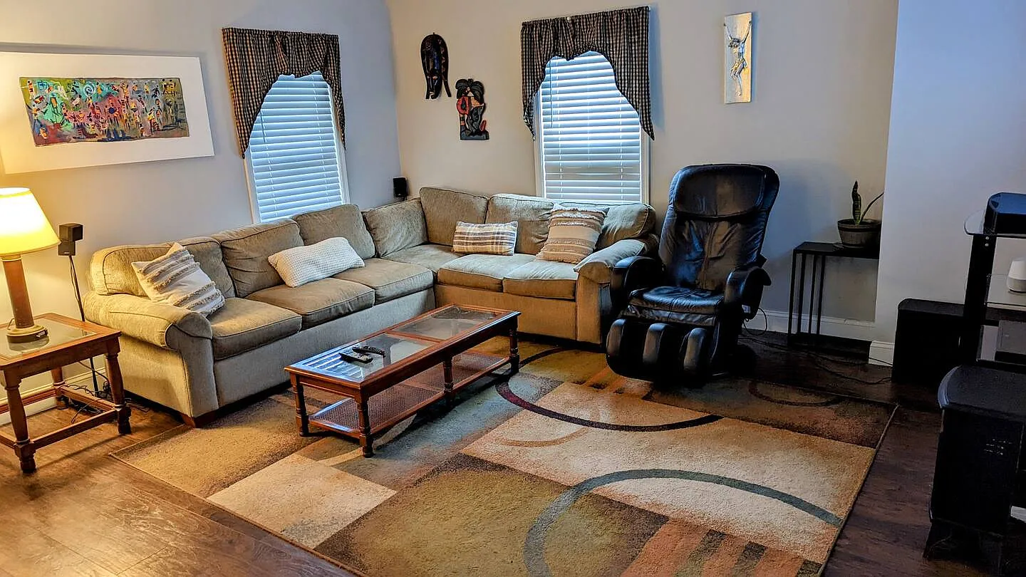 4 bed, 2074 sqft, $2,600 — Photo 4