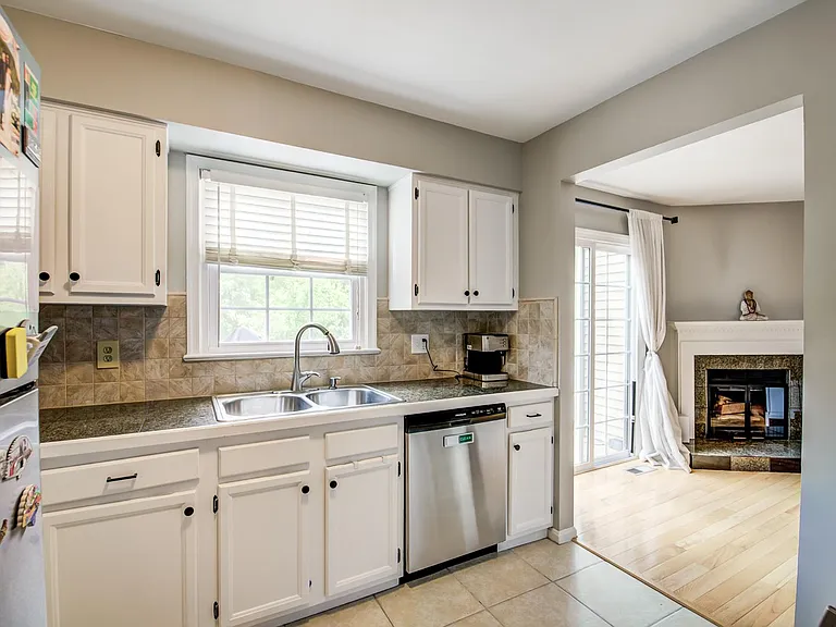 7112 Lake Cove Dr — Photo 16