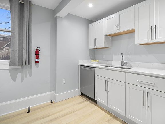 3rd image of 210 Delaware Ave #218-1
