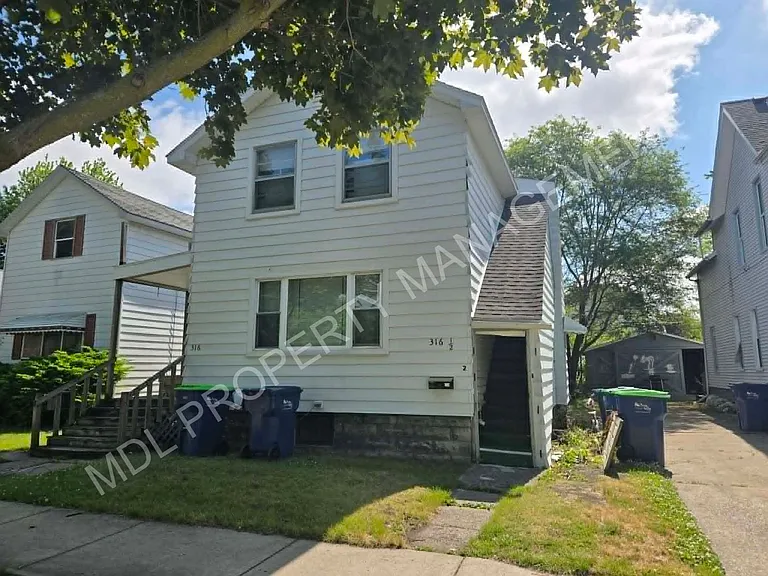 316 N Jackson — Photo 11