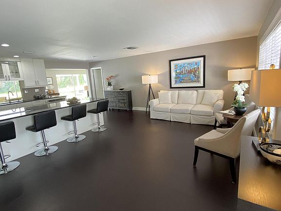 4th image of 1104 Florentine Way