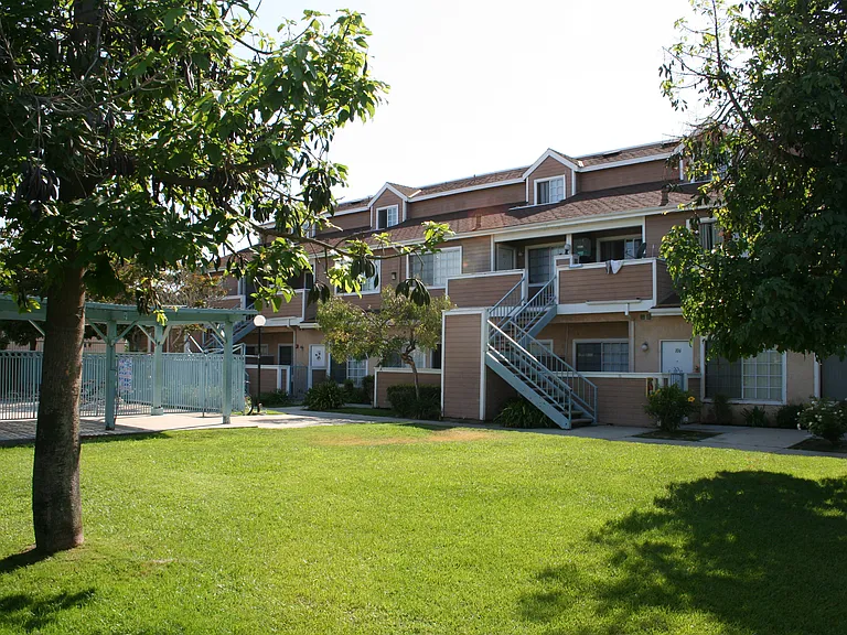 3418 W Orange Ave #304 — Photo 3