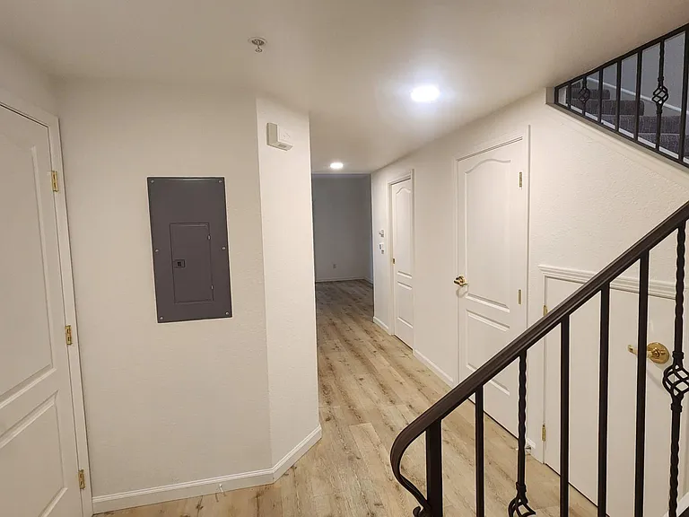 1033 S St #6 — Photo 15