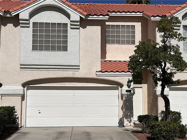 5268 Island Chain Rd — Photo 1