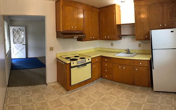 2nd image of 695 Grand Coulee Ave APT 2