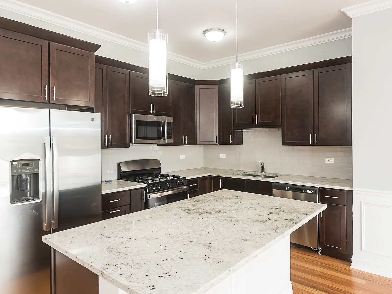 2 bed, 1100 sqft, $3,000 — Photo 3