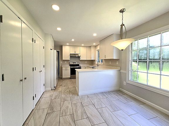 3rd image of 9021 Falls Chapel Way