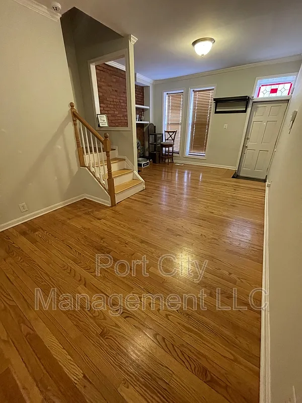 3 bed, 2.5 bath, 2850 sqft, $2,550 — Photo 3