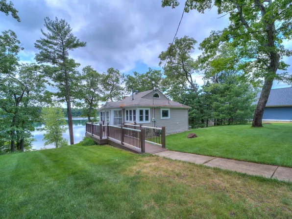 1287 W Crystal Lake Rd, Whitehall, MI 49461