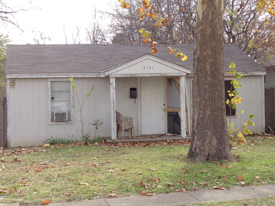 1st image of 2121 San Antonio St