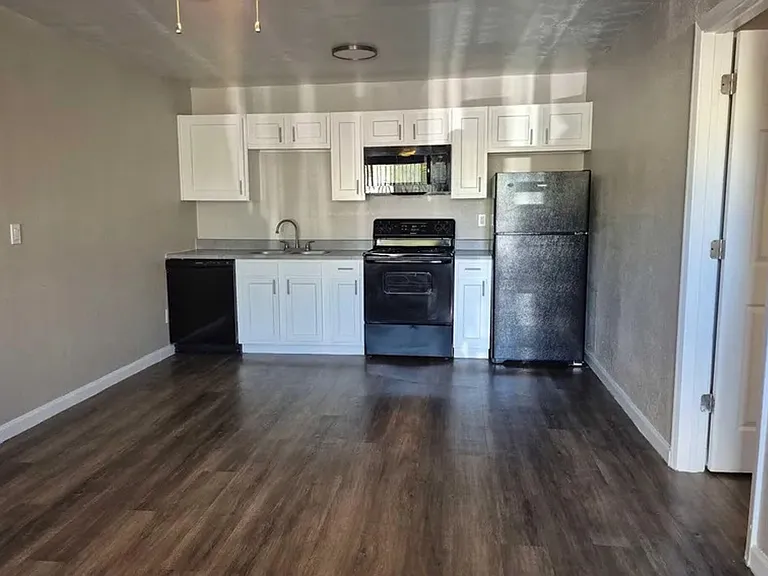 Westside Commons - Beautiful One and Two Bedroom Available NOW! - ONE MONTH FREE!! — Photo 17
