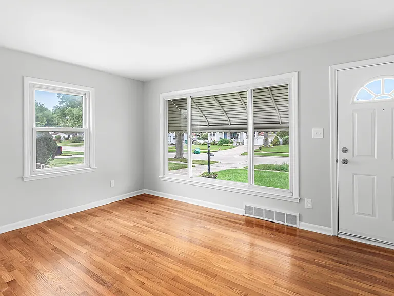 32506 Florence St — Photo 3