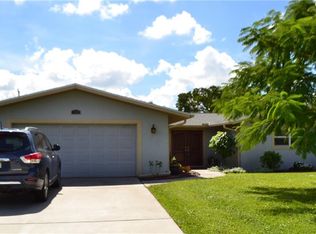 160 Willoughby Dr, Naples, FL 34110