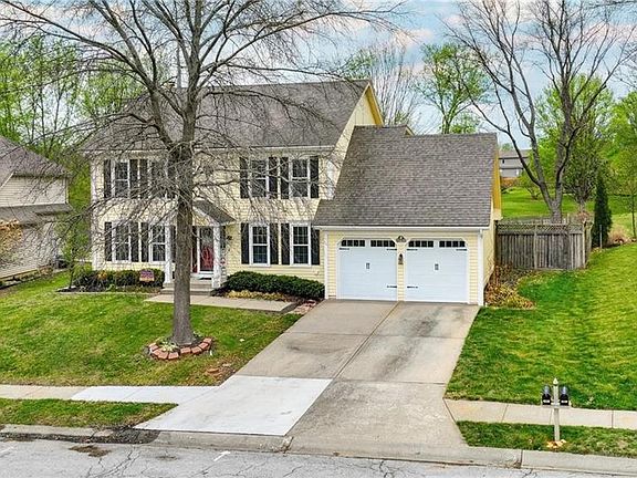 3rd image of 2233 NE Waterfield Ln