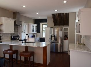 300 Lexington St, Versailles, KY 40383