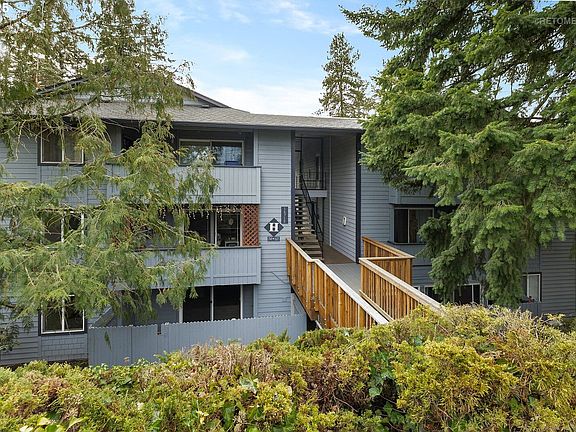 3rd image of 16718 SW Gleneagle Dr APT 60H
