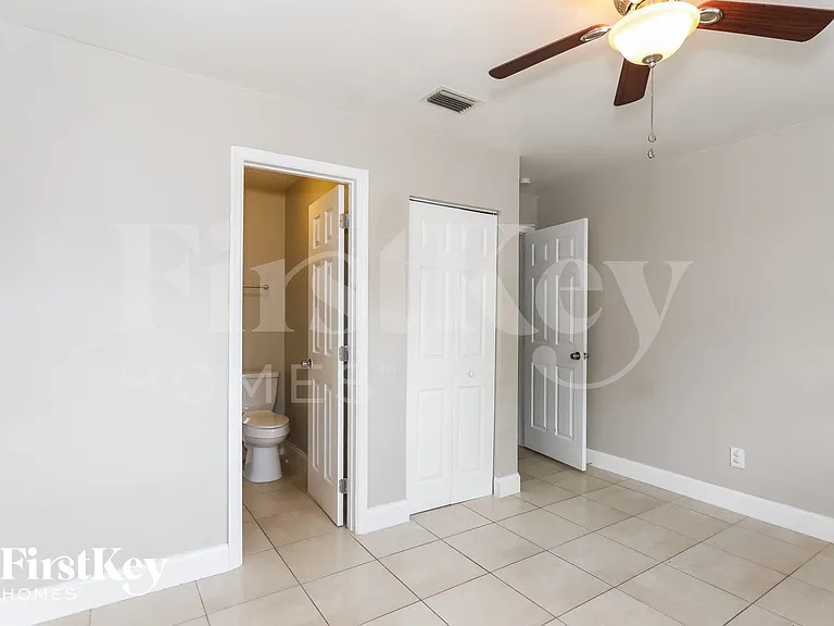 2350 SW 68th Ter — Photo 8