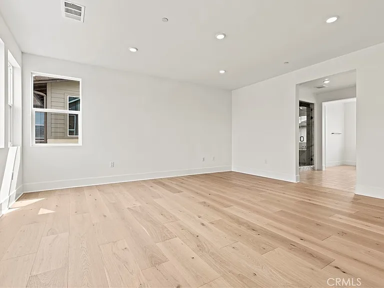 402 Shrike — Photo 25