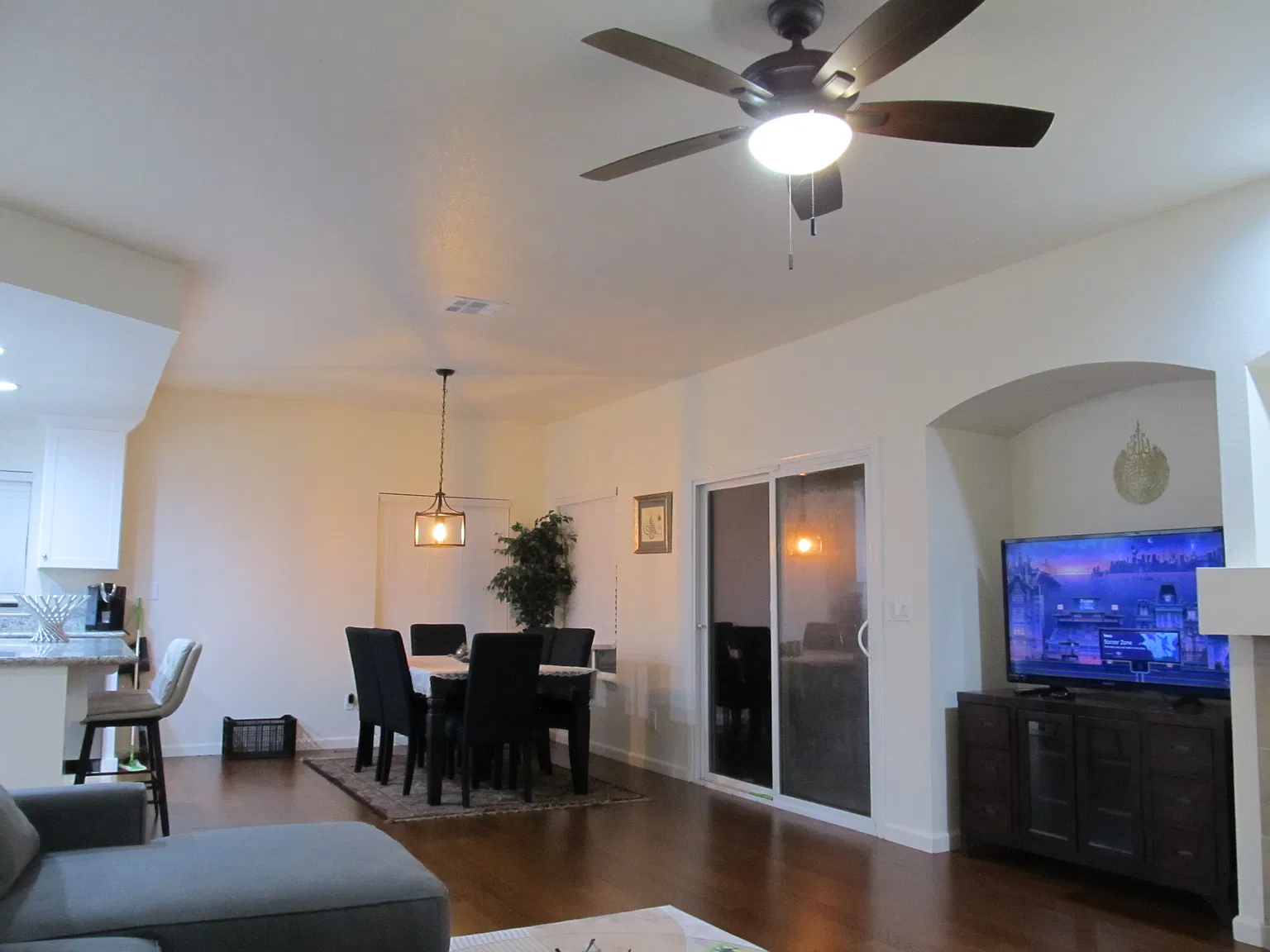 4 bed, 2171 sqft, $2,950 — Photo 4