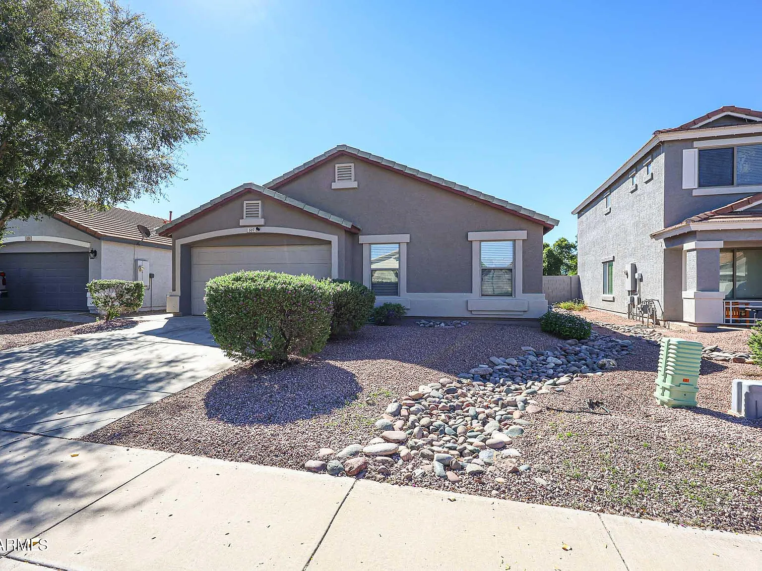 3 bed, 2.0 bath, 1326 sqft, $2,000 — Photo 2